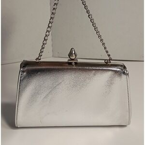 Vtg Metallic Silver Clutch Handbag Kiss Clasp Purse‎ Retro Night Out Sm Handbag
